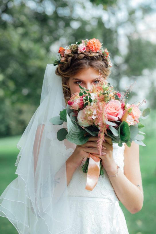 Mariée avec un bouquet à Aix-les-Bains - Hôtel Golden Tulip