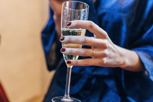 Coupe de champage et kimono femme